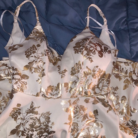 B. Darlin White and good dress - Picture 1 of 5